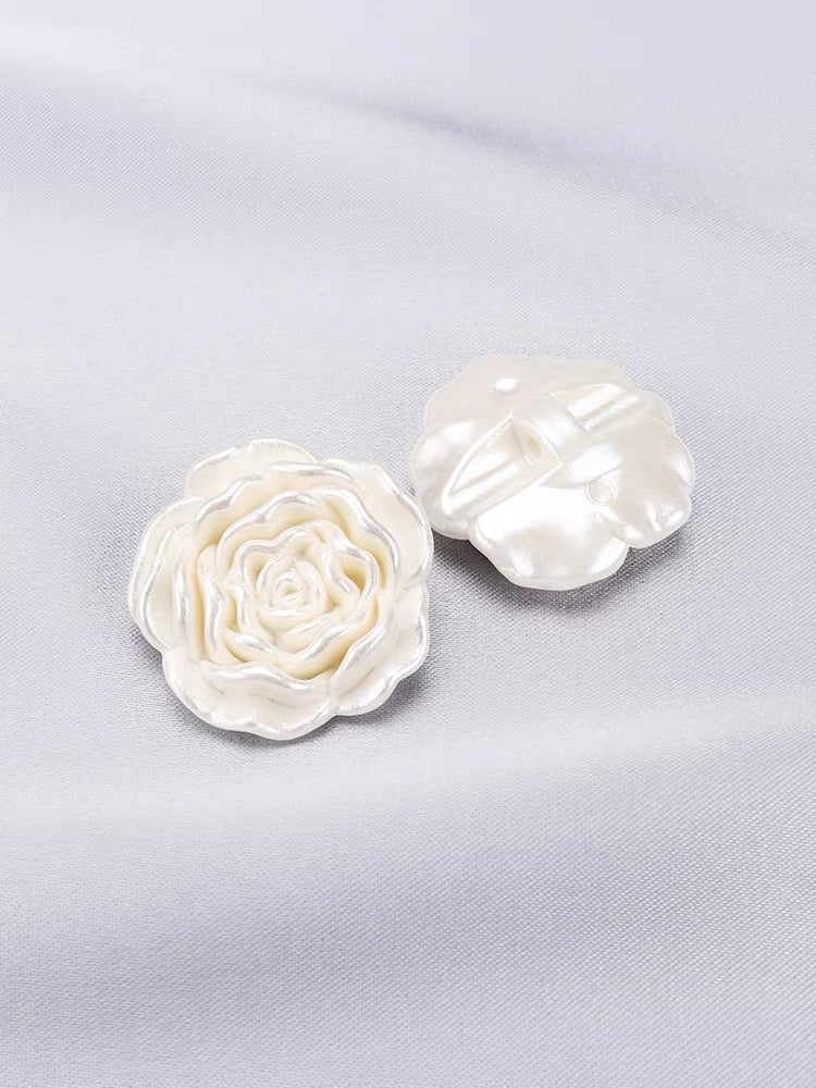 Pearl White Flower Shape Button - 